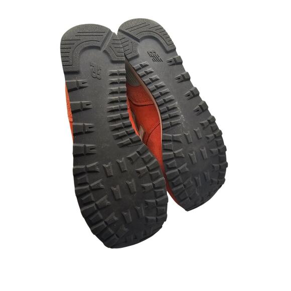 Athletic_Shoes